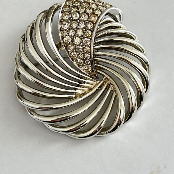 Vintage Marbourx ( Marcel Boucher) Brooch stamped # 649  Silver tone Rhinestones - Picture 2 of 7